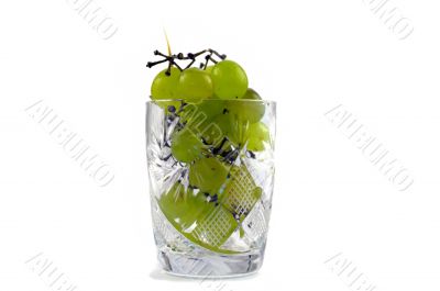 Glass_with_grapes_1