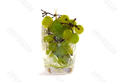 Glass_with_grapes_2