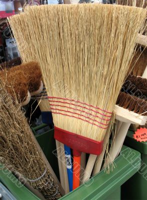 Broom head