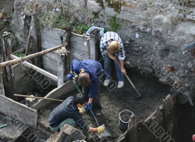 archeologists at work