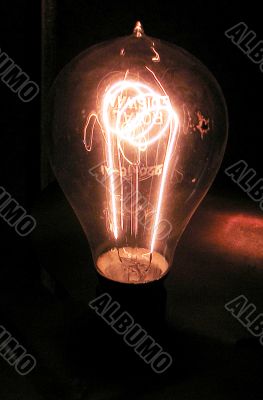old fashioned light bulb