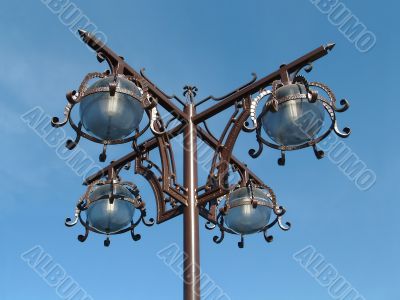  Openwork lantern