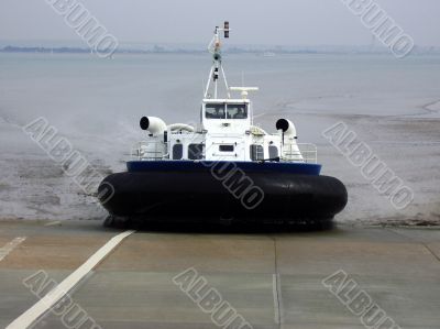hovercraft on approach