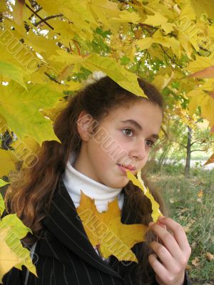 The young girl in an autumn