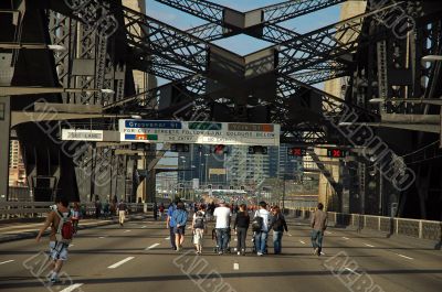 walking harbour bridge