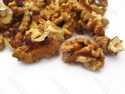 shelled walnuts