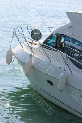 white ship