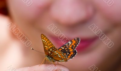 The beauty looks at a beauty