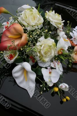 Wedding car decorations with flower bouquet
