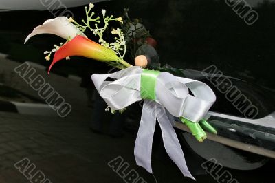 Wedding car decorations with flower bouquet