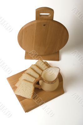 slices of bread and milk jug
