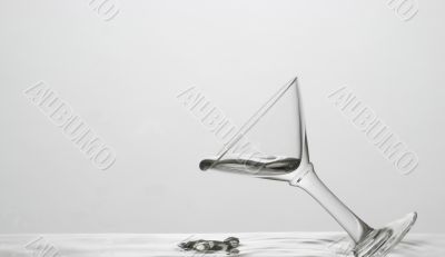 glass pouring mercury