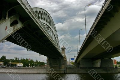 metallic bridge