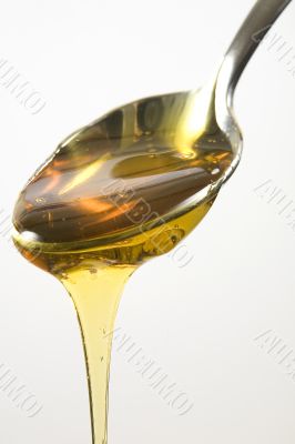 honey on spoon