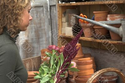 Arranging the flower bouquet