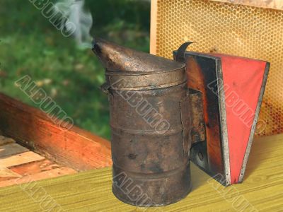Tool of the beekeeper
