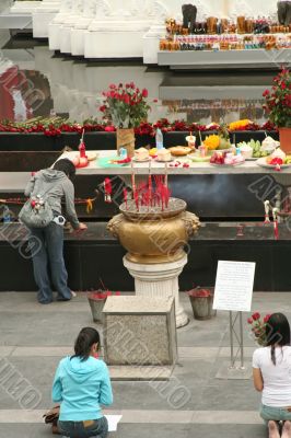 Thai worshippers