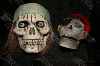 two pirate skulls