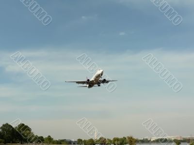 commercial jet in flight 8