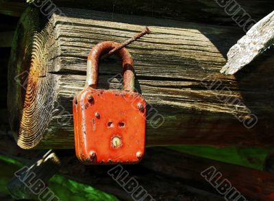 old lock - hungs on nail