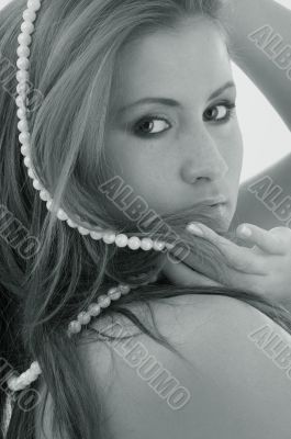 monochrome pearls