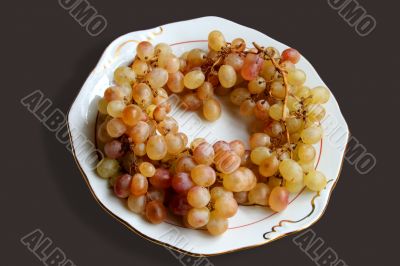 Grapes in the dish