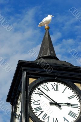 The tower clock, Brighton pier, UK