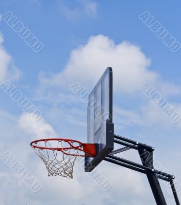 Basketball hoop