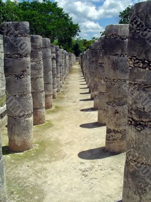 chichen itza collonade