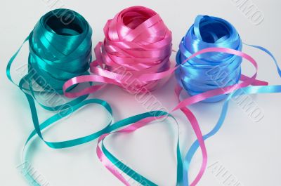 Holiday curly ribbon