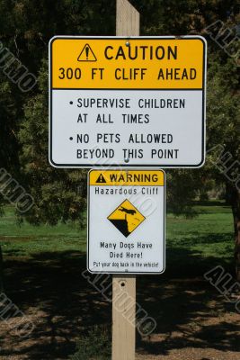 Danger sign for cliffs
