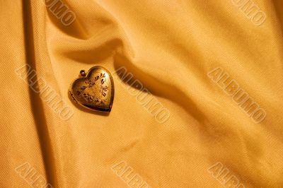 Gold heart1