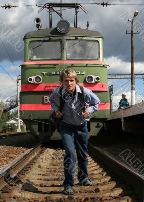 Ahead of train%)