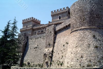 Celano, the walls