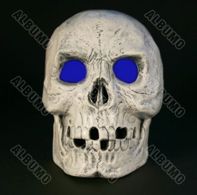 blue eyed skull