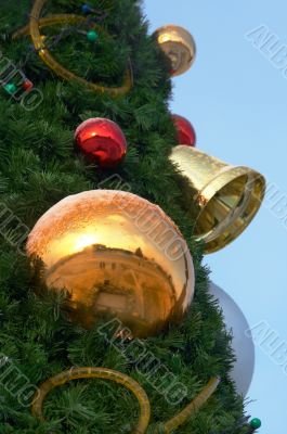 Reflection in a yellow sphere
