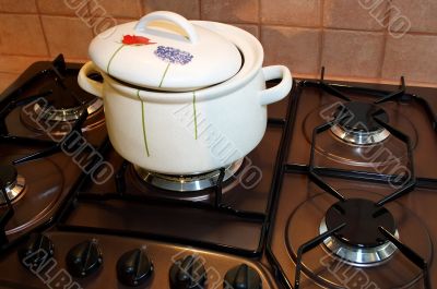 white saucepan