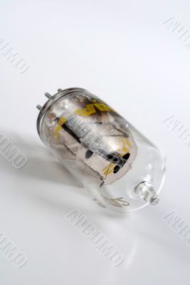 Vacuum tube