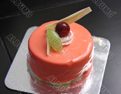 Strawberry mousse cake