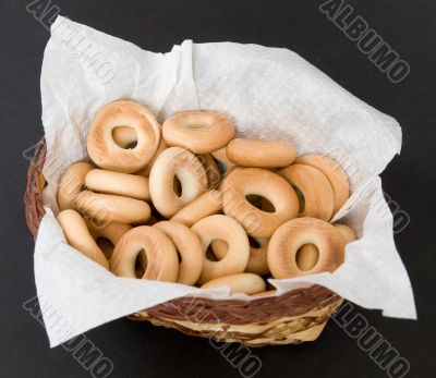 Basket with bread ring