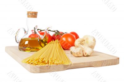 Tomatoes, olive oil, garlic and spaghetti