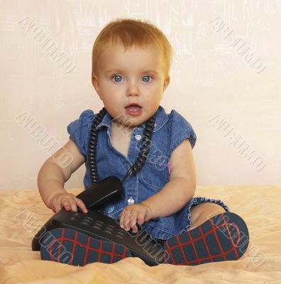 Little girl play with phone.