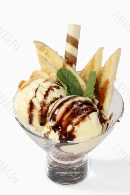 dessert with banana and spearmint