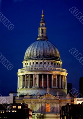 st pauls cathedral at night