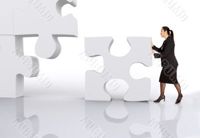 asian business woman building a puzzle