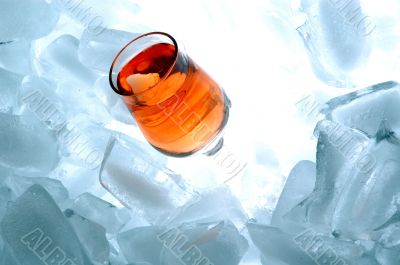 gold alcohol drink with ice