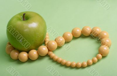 Green apple and yellow necklace eight