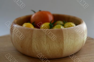 Saucer with the tomatoes