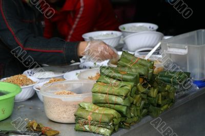Making vietnamese rolls