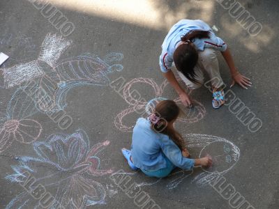 two female kids painting picture with chalk